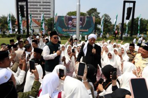 Santri Jawa Timur: Berjuang Merengkuh Masa Depan di Era Modern