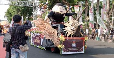 KPU Jawa Timur Gelar Kirab Maskot Pilkada Serentak 2024, Semarak di Tugu Pahlawan