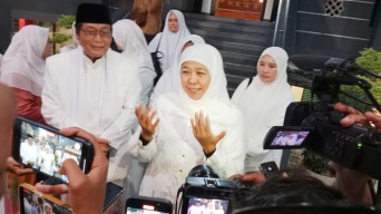 Khofifah Indar Parawansa Hadirkan Ulama Dunia Syekh Afeefuddin di Maulid Akbar Masjid Al Akbar Surabaya