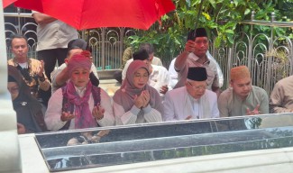 Ziarah KH Ma'ruf Amin ke Makam Sunan Ampel, Doa dan Harapan untuk Pilgub Jatim 2024