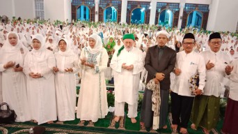 Masjid Al Akbar Gelar Kajian Tafsir Al Jailani Bahas Surat Al-Baqarah Ayat 74, Ribuan Jamaah Hadir