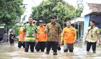 Pj Bupati Pasuruan Sidak Wilayah Terdampak Banjir, Soroti Eceng Gondok sebagai Pemicu