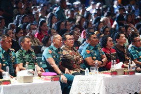 Refleksi Damai dalam Perayaan Natal Bersama TNI, Polri, dan Masyarakat Jawa Timur