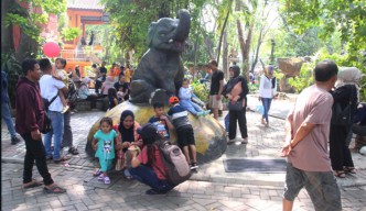 Kebun Binatang Surabaya Jadi Magnet Wisata Long Weekend Isra Mikraj dan Imlek 2025