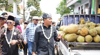 Pesona Tumpengan Durian di Desa Kronto: Meriahkan Tradisi Syukur Petani Pasuruan