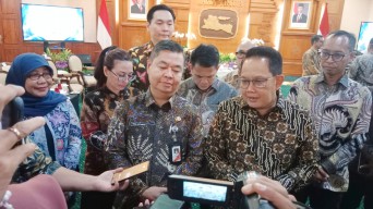 Jatim-DKI Jakarta Perkuat Sinergi: Adhy Karyono dan Teguh Setyabudi Teken Adendum Kesepakatan