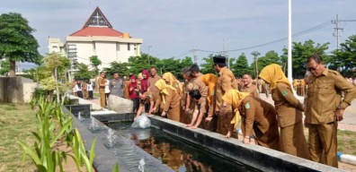 Pj Bupati Pasuruan Resmikan Taman dan Kolam Ikan di Graha Maslahat