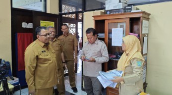 Pj Bupati Pasuruan Instruksikan Pemusnahan KTP-el Bekas untuk Cegah Penyalahgunaan Data