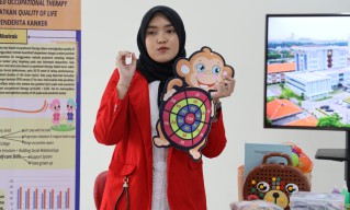 Mahasiswi Untag Surabaya Teliti Terapi Bermain untuk Anak Penderita Kanker