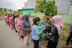 Khofifah Ziarah ke Makam Keluarga Jelang Pelantikan Gubernur Jawa Timur