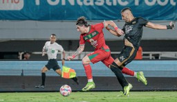 Dewa United Taklukkan Persebaya 2-0 di Stadion Pakansari