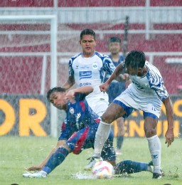 Arema FC Imbang Melawan PSIS Semarang 2:2