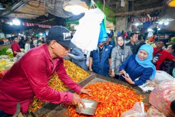Gubernur Khofifah Imbau Warga Jatim Tidak Panic Buying Jelang Ramadhan