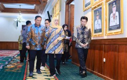 Dorong Ekonomi Desa, Gubernur Khofifah Sambut Baik Rencana 70.000 Koperasi Desa Merah Putih