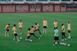 Persebaya Tanpa Ardi Idrus, PSIS Dihantui Masalah Internal: Duel Sarat Strategi di GBT
