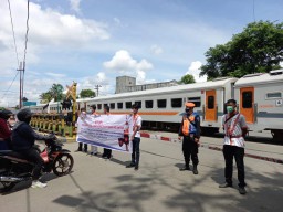 Keselamatan di Perlintasan Sebidang: KAI Ingatkan Pemudik untuk Patuhi Aturan