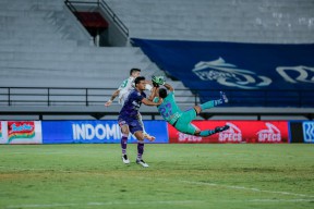 Pertandingan Alot, Kedua Tim Berbagi Poin