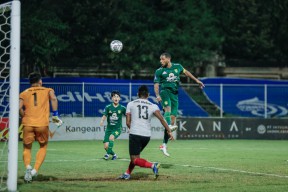 Persebaya Kalahkan Madura United