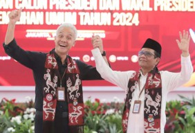 Pasangan Ganjar Pranowo - Mahfud MD Resmi Daftar Capres-Cawapres di KPU