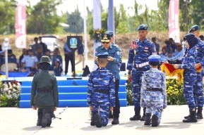Pj. Gubernur Jatim Adhy Karyono Pimpin Prosesi Pembaretan 1.150 Siswa SMA Taruna