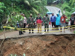 Danrem 151/Binaiya Tinjau Lokasi Bencana Banjir dan Longsor