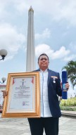 Hari Pahlawan, Agus Maimun Terima Penghargaan Jer Basuki Mawa Beya
