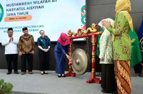 Gubernur Khofifah Buka Musyawarah Wilayah XII Nasyiatul Aisyiyah Jatim