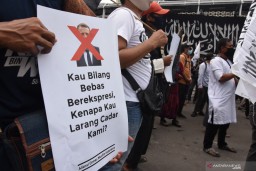 Polri dan TNI Siaga dan Amankan Pertokoan yang Menjual Produk Prancis
