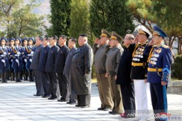 Tahun Baru, Kim Jong Un Kirim Surat dan Kunjungi Makam Keluarga