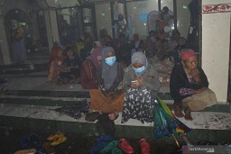 Sebanyak 550 Warga di Lumajang Mengungsi akibat Erupsi Semeru
