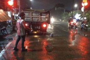 Di Musim Penghujan, Pemkot Surabaya Lakukan Perbaikan Jalan Berlubang di 100 Titik Per Hari