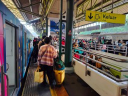 KAI Layani 183 Ribu Penumpang Kereta Api Pada Puncak Libur Natal 2023