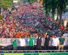 Lepas Jutaan Peserta Jalan Santai, Gus Yahya: Jihad Santri Jayakan Negeri