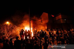 Minneapolis Membara, Gedung Dibakar dan Toko Dijarah