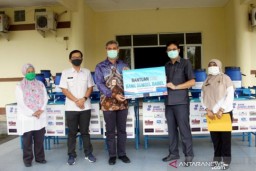 Bank Mandiri Mentok Salurkan Empat Unit Instalasi Cuci Tangan