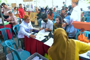 Pemkot dan Baznas Tebus 529 Ijazah Pelajar SMA/SMK Swasta se-Surabaya
