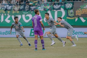 Persebaya Pesta Gol di Kandang Persita