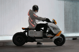 BMW Pamerkan Skuter dengan Visi Mobiltas Masa Depan