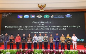 Gubernur Khofifah Komitmen Tingkatkan Kualitas Pelaporan Keuangan Daerah di Jatim
