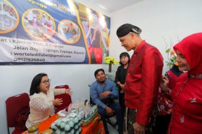 Kunjungi Kios Khusus Difabel di Cepogo, Ganjar Ajak Jualan Via Medsos
