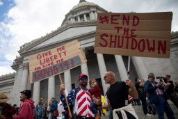 Warga Washington Demo Peringatan untuk Tinggal di Rumah