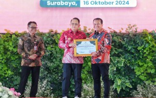 Pemerintah Provinsi Jatim Berikan Penghargaan kepada Pj Bupati Pasuruan atas Inovasi PANGKAL BEMO