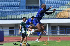 Persib Bandung Fokus Latihan di GBLA, Siap Pertahankan Rekor Positif di Solo