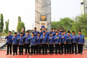 Peringati Hari Jadi Ke-53 KORPRI, Pj. Gubernur Jatim Adhy Karyono Pimpin Ziarah di TMP 10 November