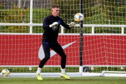 MU Perpanjang Kiper Dean Henderson hingga 2025