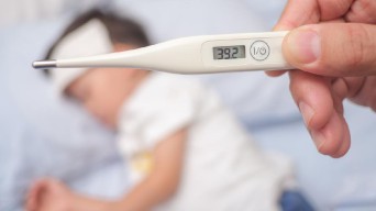 Ini Pertolongan Pertama yang Harus Dilakukan saat Anak Demam
