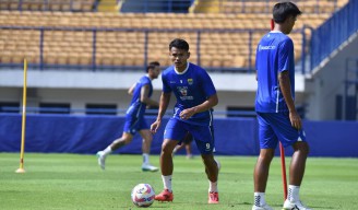 Hodak Santai Hadapi Sanksi, PERSIB Fokus Jelang Duel Kontra PSM