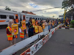 PT Kereta Api Indonesia (Persero) Gelar Sosialisasi Keselamatan di Perlintasan Sebidang di Bandung