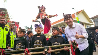 Lepas Pawai Ogoh-Ogoh di Tosari Pasuruan, Wagub Emil: Hari Suci Nyepi Momen Refleksi dan Kontemplasi