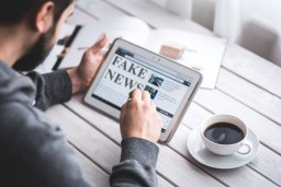 WhatsApp Blokir Dua Juta Akun Penyebar Hoaks